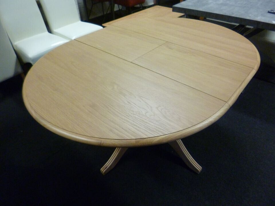 New Chunky Light Oak Round Extension Dining Table *Furniture Village