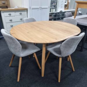 New Scandinavian Solid Oak Round Extending Dining Table & Four Chairs *Furniture Village Stockholm*