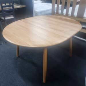 New Scandinavian Solid Oak Round Extending Dining Table *Furniture Village Stockholm*